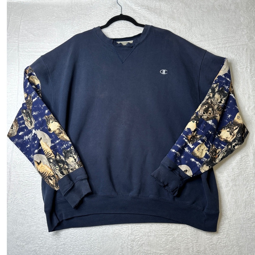 Champion Sweatshirt Mens XXL Navy Blue Wolf Graphic Sleeve Distressed Vintage